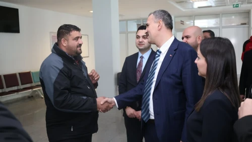 Ağrı Valisi Bozkurt hastane ve esnaf ziyareti gerçekleştirdi