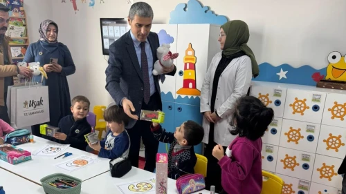 Uşak Valisi Naci Aktaş Karahan Kur’an Kursu’nda kursiyerlerle bir araya geldi