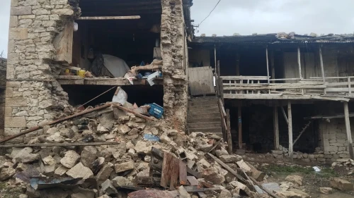 Tarsus'ta komşusunun evinin çöktüğünü söyleyen kişi o anda yıkılışı kaydetti