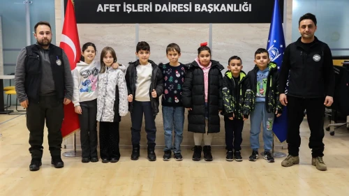 Bursa'da çocuklar güvenli yaşam atölyesi ile afetlere karşı bilinçleniyor