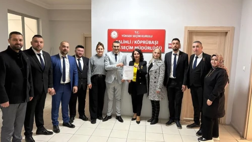 Salihli Bakkallar Esnaf Odası'nın yeni başkanı Özcan Çetin mazbatasını aldı