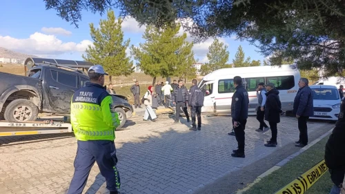 Diyarbakır'da 5 aracın karıştığı kazada maddi hasar meydana geldi