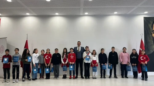 Manisa'da İstiklal Marşı güzel okuma yarışmasında Kula il birincisi oldu