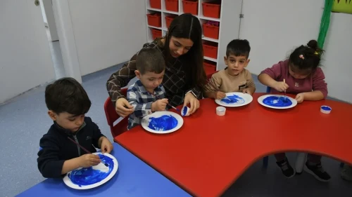 1. "Kuşadası Belediyesi çocuk gelişim merkezi geleceğe umut oluyor" 2. "Kuşadası'nda çocuk gelişim