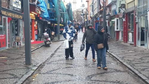 Edirne'de beklenen yağış akşam saatlerinde etkisini göstermeye başladı