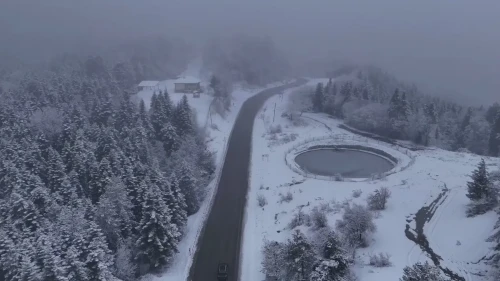 Karabük’te yüksek kesimlerde kar yağışıyla ormanlar beyaza büründü