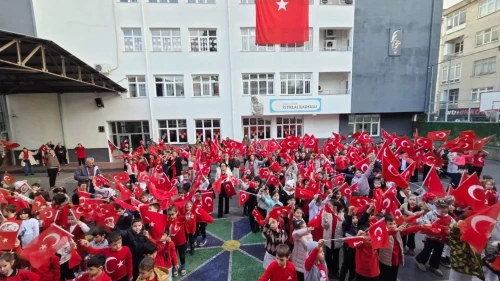 Samsun’da 253 bin öğrenci Bayrak Sevgisi temasıyla ders başı yaptı