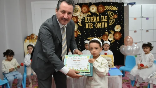 Bilecik’te minikler Kur’an’a geçmenin sevincini yaşadı