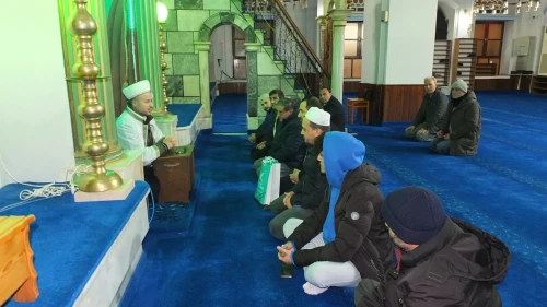 Burhaniye'de TÜGVA'nın düzenlediği sabah namazı buluşması Kocacamide gerçekleşti