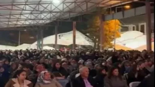 Kuyucak'ta belediye başkanı zeybek oynadıktan sonra sahne fırtınada devrildi