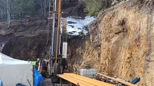 Hatay’da maden ocağında çalışan işçi üzerine kaya düşmesi sonucu hayatını kaybetti
