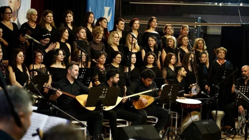 Aliağa’da Türk halk müziği konseri sanatseverleri buluşturdu