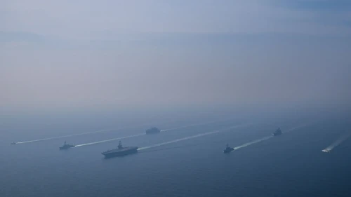 ABD ordusu Umman Denizi’ndeki uçak gemisi grubunun fotoğraflarını paylaştı