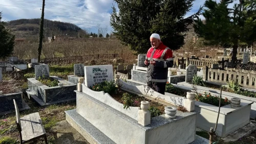 Ordu'da 6 Şubat depreminde hayatını kaybeden 30 vatandaş kabirleri başında anıldı