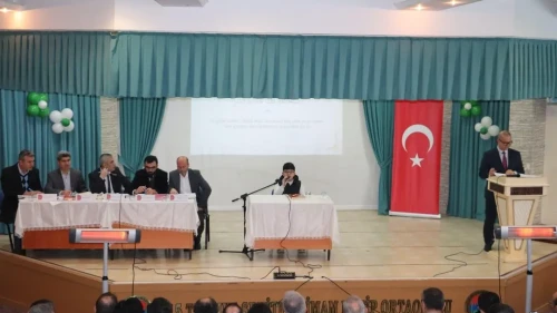 Balıkesir'de Elif Filiz İstiklal Marşı'nı güzel okuma yarışmasında il birincisi oldu