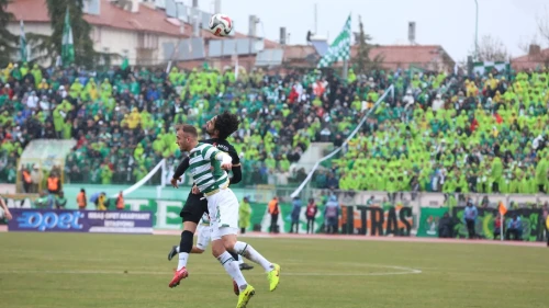 TFF 2. Lig'de Isparta 32 Spor ile Bursaspor 1-1 berabere kaldı