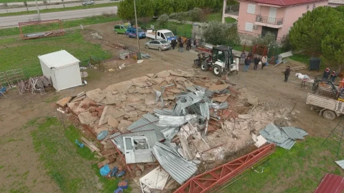 Çanakkale’de İl Özel İdaresi tarafından 10 kaçak yapı yıkıldı