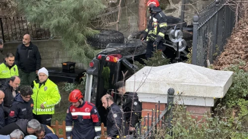 Trabzon'da kamyonet site bahçesine düştü: 2 yaralı