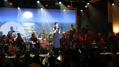 Türk müziğinin sevilen isimlerinden Derya Bedavacı Nevşehir'de sahne aldı