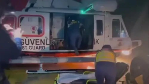 1. "Balıkesir'de zorlu hava şartlarına rağmen sahil güvenlikten hayat kurtaran operasyon" 2. "Marmara