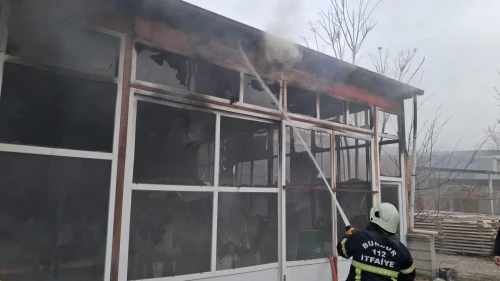 Burdur'da mobilya imalathanesinde çıkan yangın itfaiye ekipleri tarafından söndürüldü