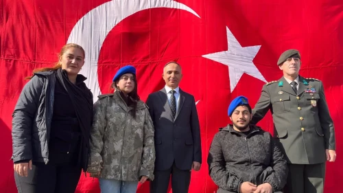 Hatay’da depremzede Beliz, emekli albay Raşit Çelik ile duygusal buluşmada bir araya geldi