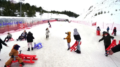 Palandöken Belediyesi'nin kızak pisti yarıyıl tatilinde 25 bin misafir ağırladı
