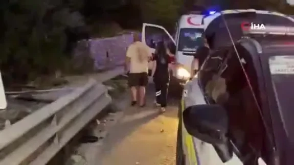 Bursa'da Kontrolden Çıkan Kamyon Kazası: 3 Yaralı