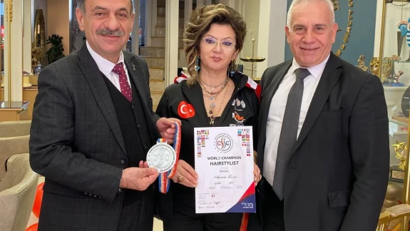 Acıpayamlı kuaför Nilgün Keser İngiltere’de dünya ikincisi oldu