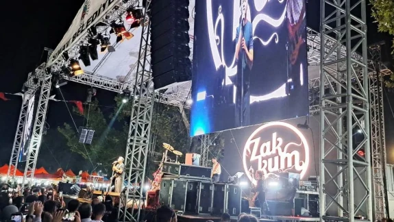 Simav’da Zakkum Grubu Panayırda Coşkulu Konser Verdi