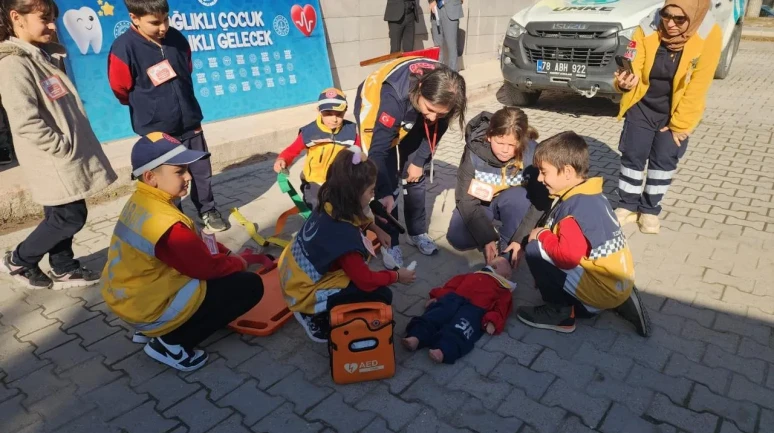 Karabük’te sağlıklı çocuk sağlıklı gelecek programı yoğun katılımla gerçekleşti