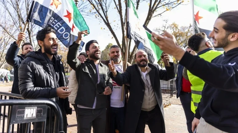 ABD'deki Suriyeliler Ahmed eş-Şara'ya sevgi gösterisinde bulundu