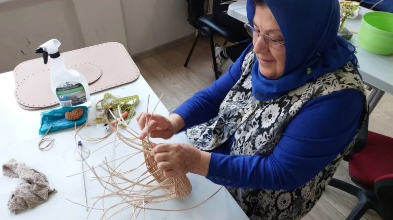Kartepe'de meslek edinme ve kişisel gelişim kurslarına kayıtlar devam ediyor
