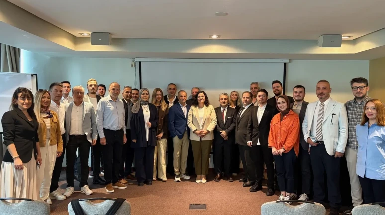 İzmirli iş insanları Kazablanka'da ticaret fırsatlarını değerlendirdi