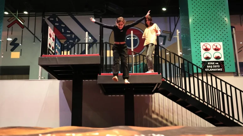 Osmangazi Belediyesi dijiders öğrencilerini eğlence merkezinde ödüllendirdi