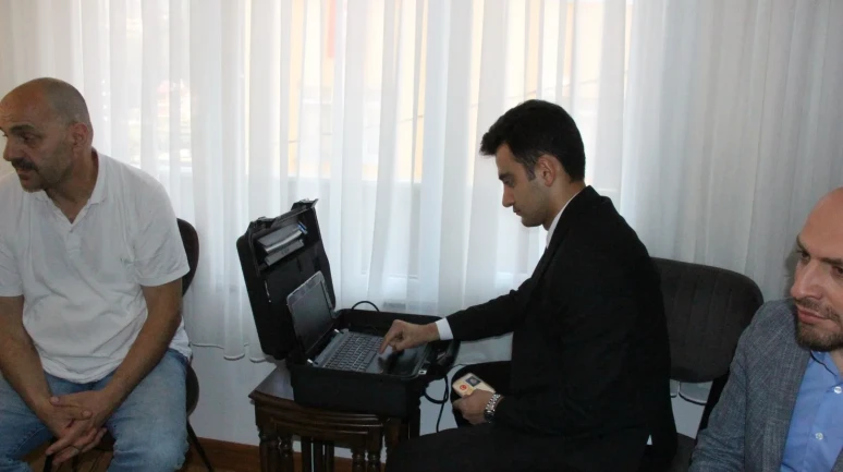 Trabzon'da 102 yaşındaki Meryem nineye evde kimlik yenileme hizmeti verildi