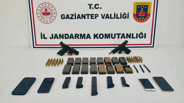 Gaziantep'te operasyonda 29 ruhsatsız silah ele geçirildi ve 2 şahıs tutuklandı