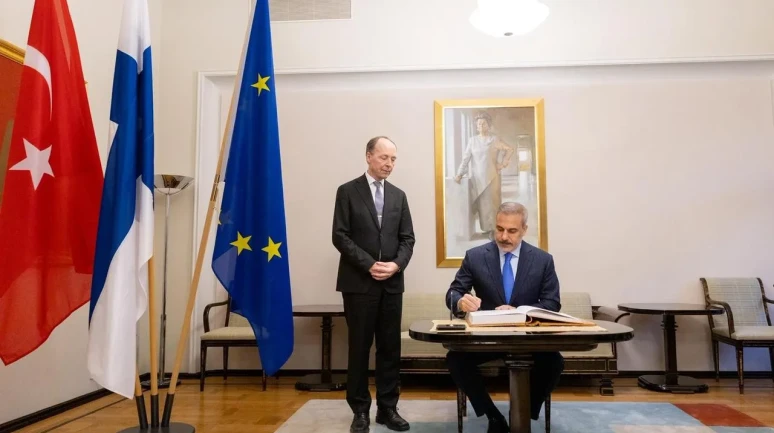 Dışişleri Bakanı Hakan Fidan Finlandiya Parlamento Başkanı Jussi Halla-aho ile Helsinki'de