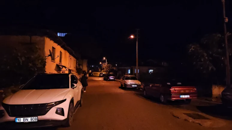 Balıkesir'in Sındırgı ilçesinde sabah saatlerinde peş peşe depremler meydana geldi