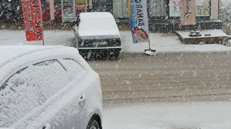 Adıyaman'ın Çelikhan ilçesine yılın ilk kar yağışı başladı
