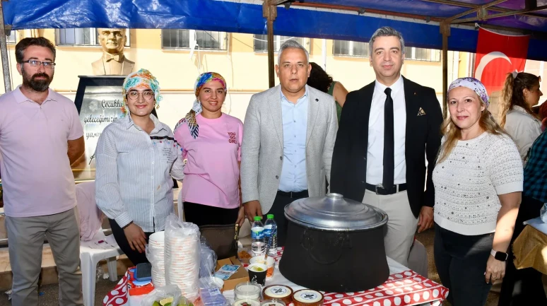 Silifke'de Gazipaşa İlkokulu'nun düzenlediği etkinlikte el emeği ürünler sergilendi