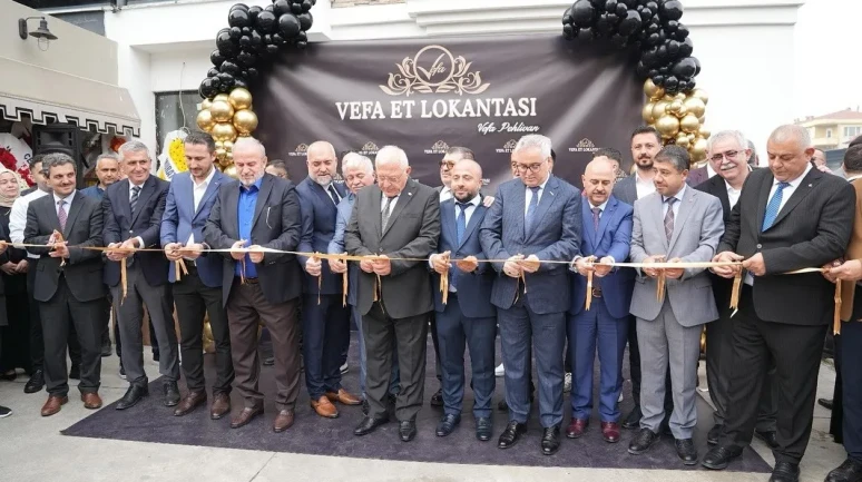Düzce'de iş ve siyaset dünyası Vefa Et lokantasının açılışında bir araya geldi