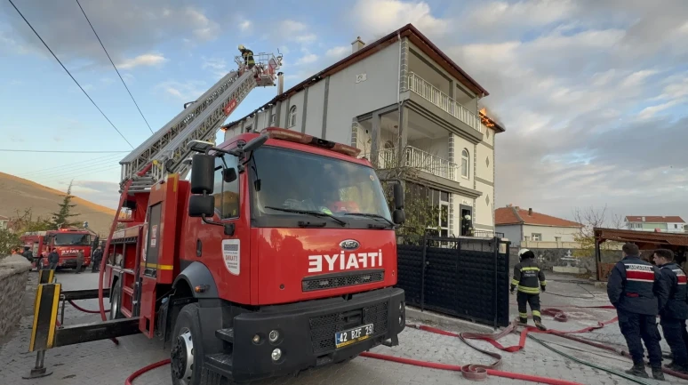 Konya'nın Kulu ilçesinde müstakil evde çıkan yangın itfaiye ekiplerince söndürüldü