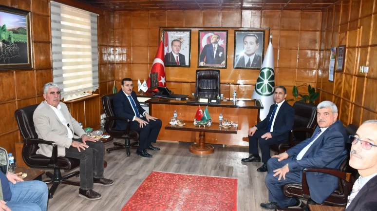 Malatya Şeker Fabrikası'nın kent ekonomisine katkısını değerlendiren Tüfenkci çiftçilerle görüştü