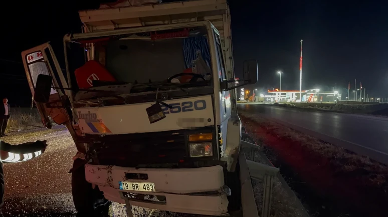 Çorum'un Sungurlu ilçesinde zincirleme kazada 3 kişi yaralandı