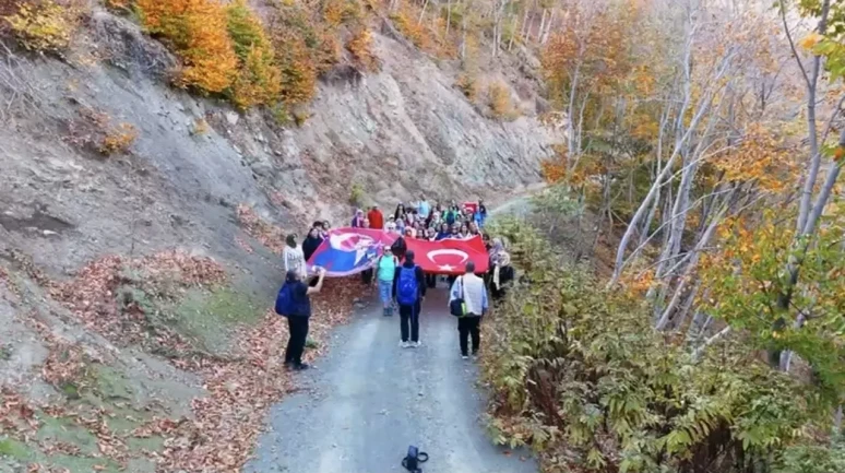 Osmaniye'de doğa severler Atatürk'ü yürüyüşle andı