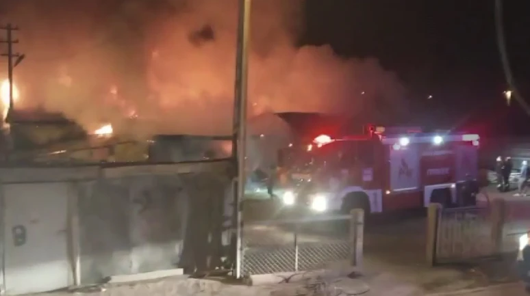 Sivas’ta ahır yangını çıkan köyde ekipler müdahale etti ve yangın söndürüldü