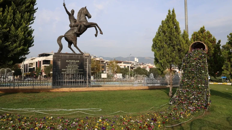Aydın, 350 bin çiçekle bahara rengarenk bir başlangıç yapıyor
