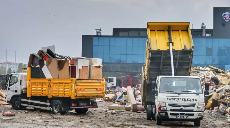 Esenyurt'ta kullanılmış ev eşyaları geri dönüşümle doğaya zarar vermeden bertaraf ediliyor