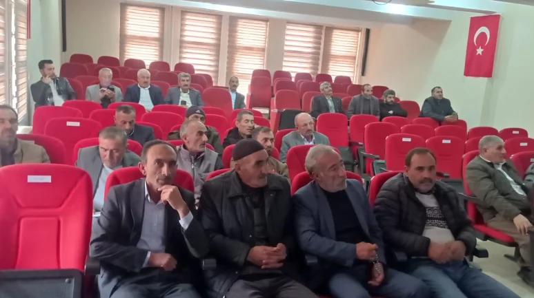 Erzurum'un Tekman ilçesinde çiftçilere tarım sigortaları hakkında bilgilendirme semineri düzenlendi